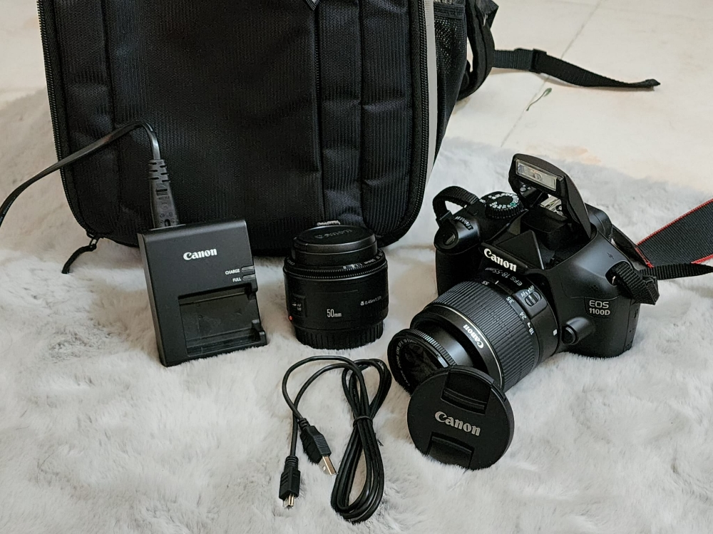 canon camera 1100d - 1