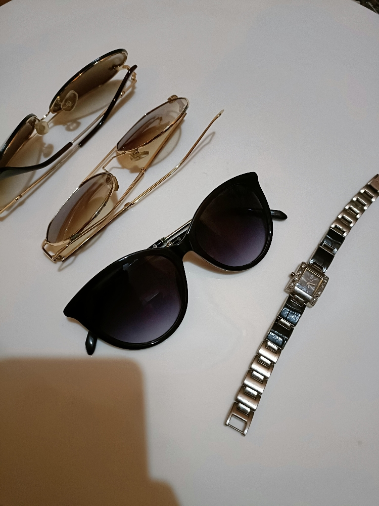 Multiple Women Items for Sale - 1