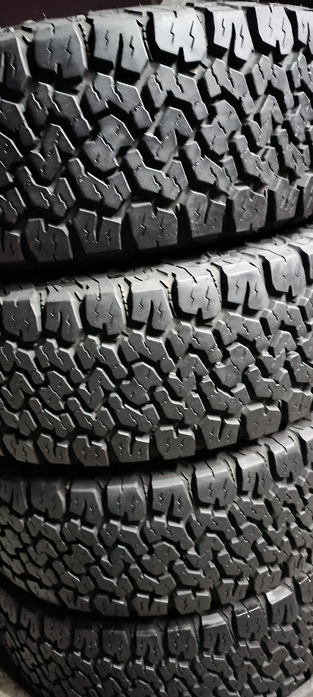 265/70/17"all-terrain tyre - 1