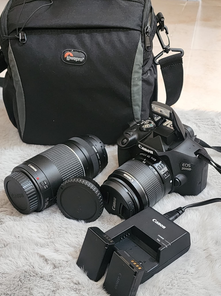 canon camera 2000D - 1