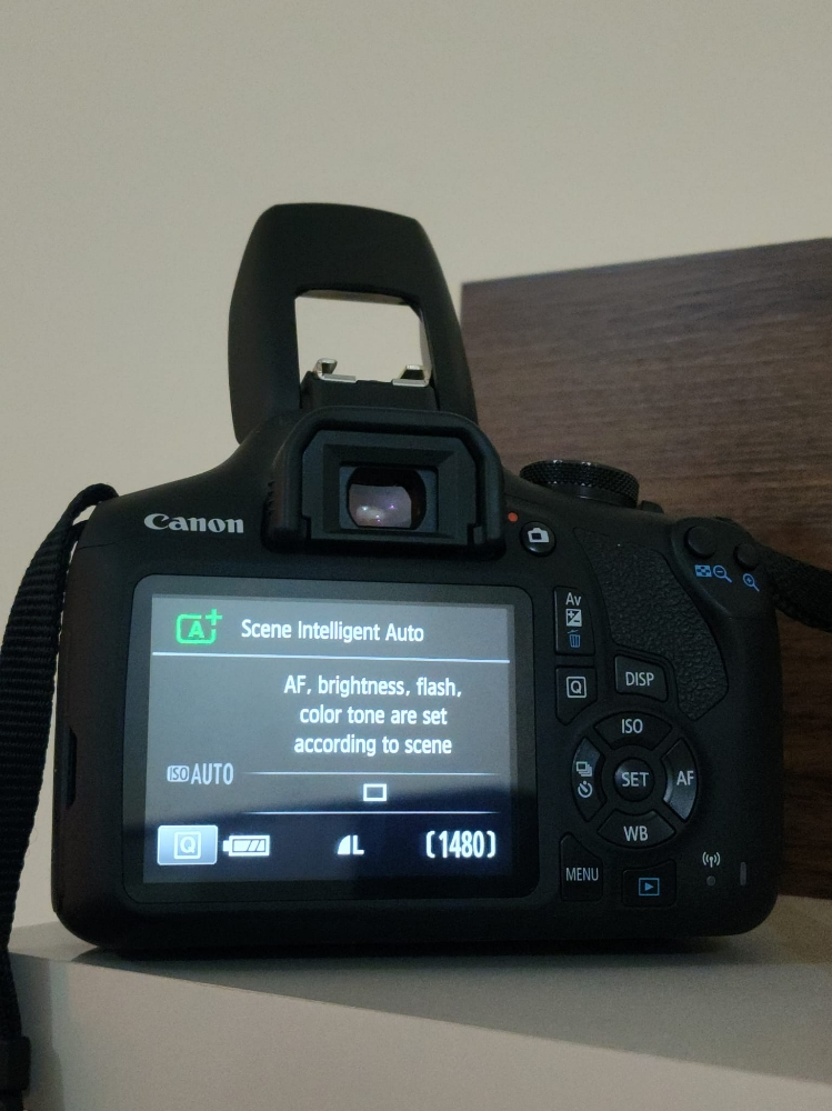 canon camera 2000D - 4