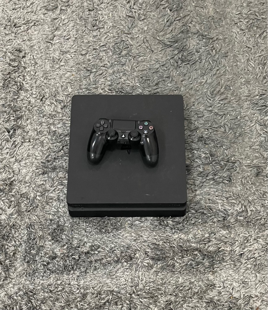ps 4 slim with controller  - 2