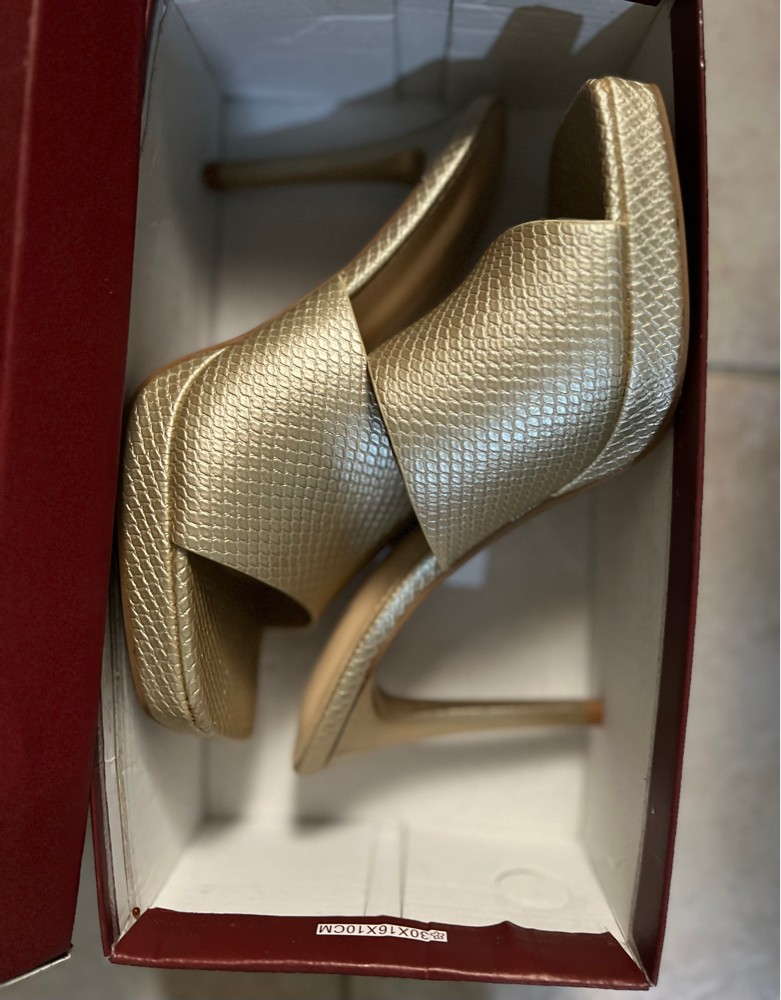 gold heels - 1