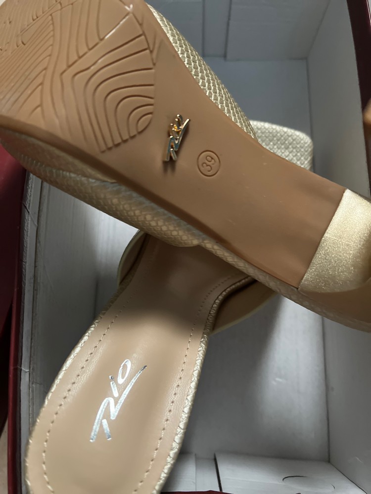 gold heels - 3