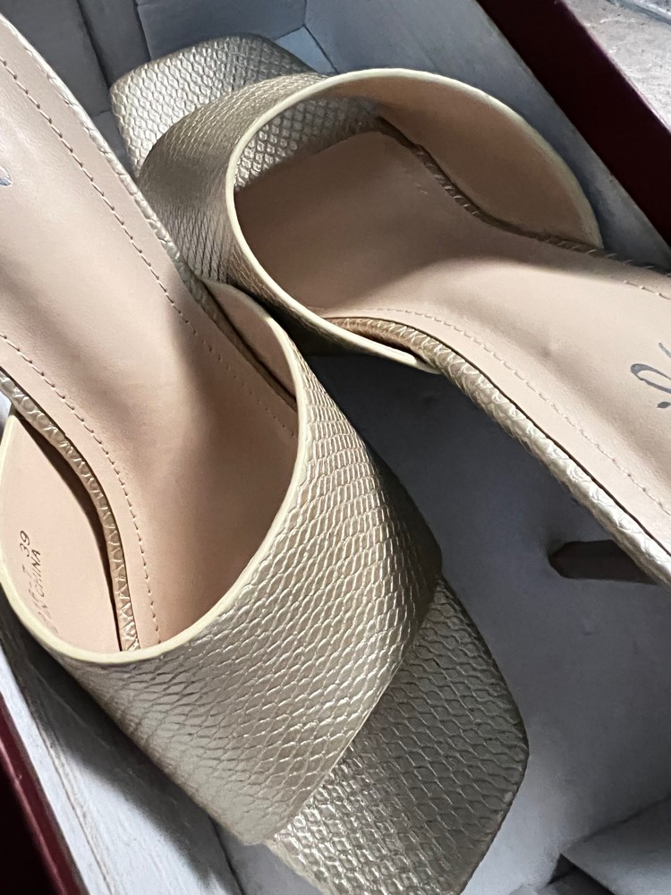 gold heels - 2