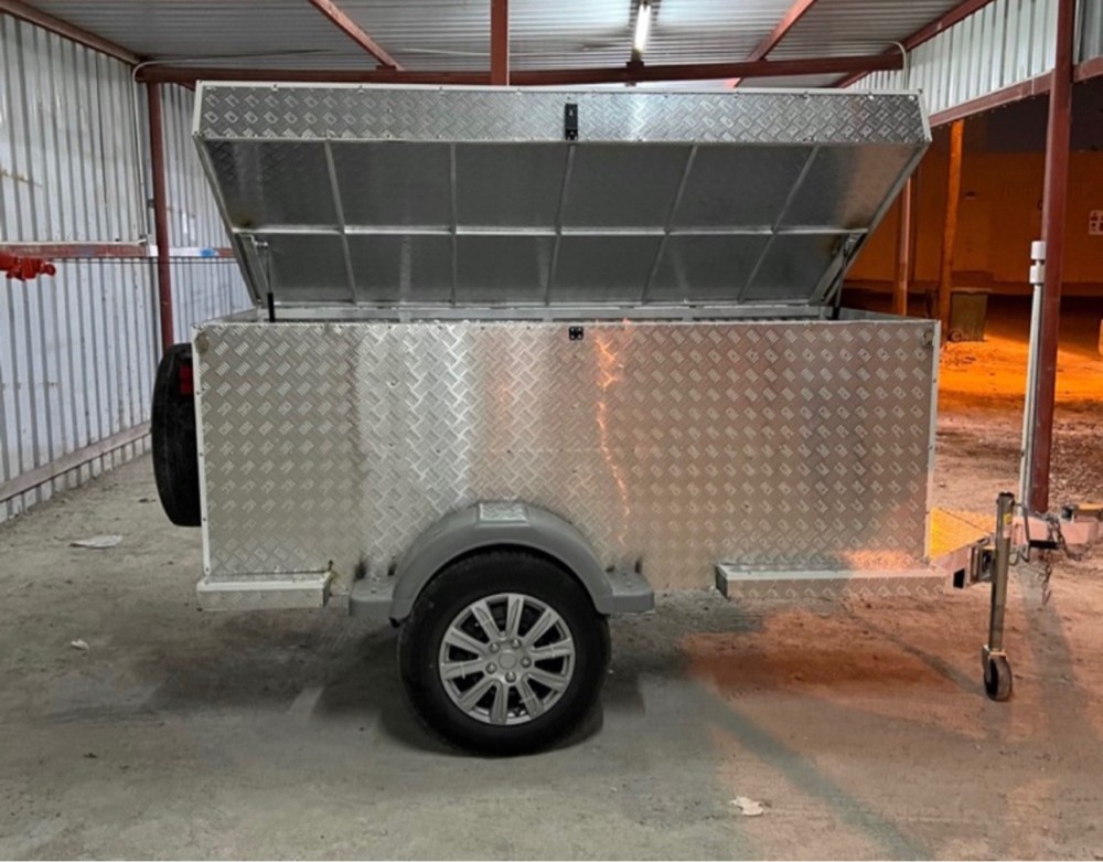 New  trailer  box  - 1