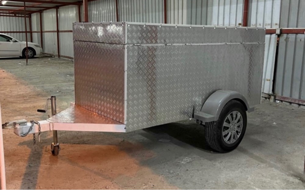 New  trailer  box  - 3
