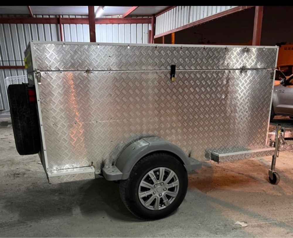 New  trailer  box  - 4