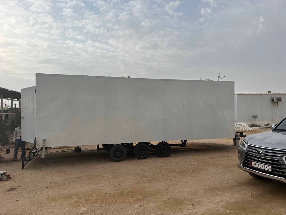 Store trailer with shelves - 3