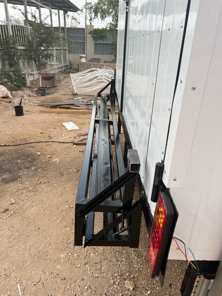 Store trailer with shelves - 6