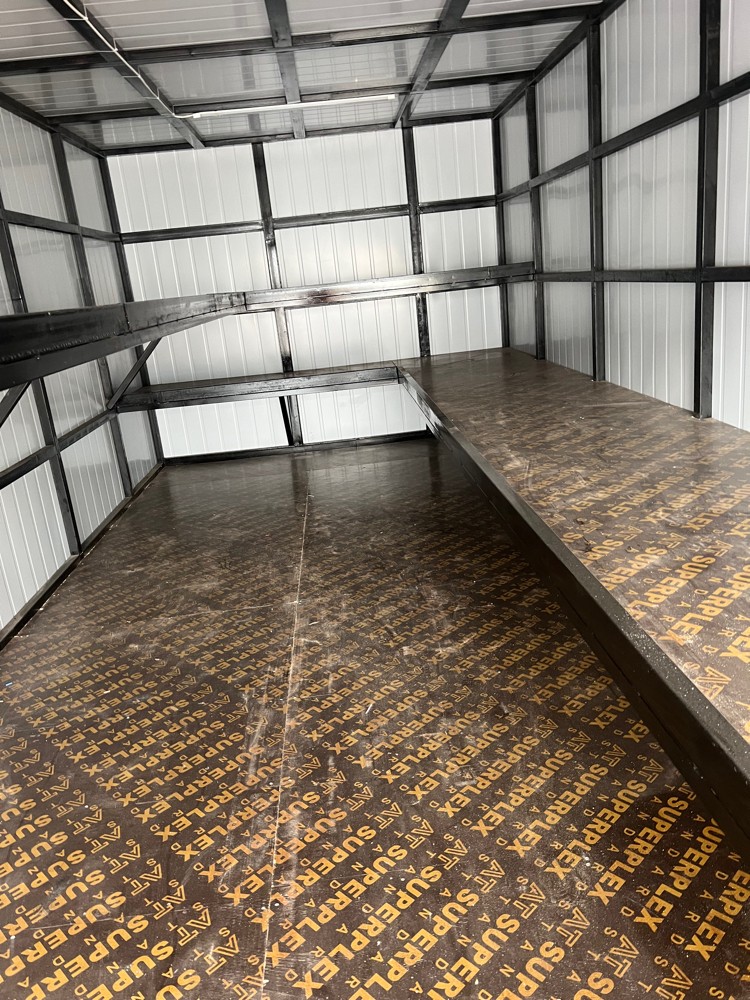 Store trailer with shelves - 5