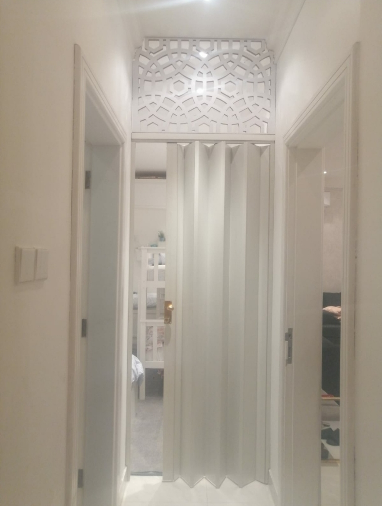 Accordion door- New - 1