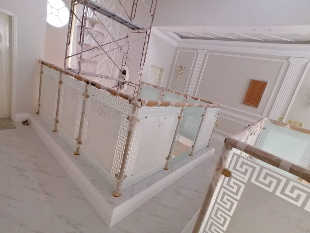 staircase handrail with glass - 4