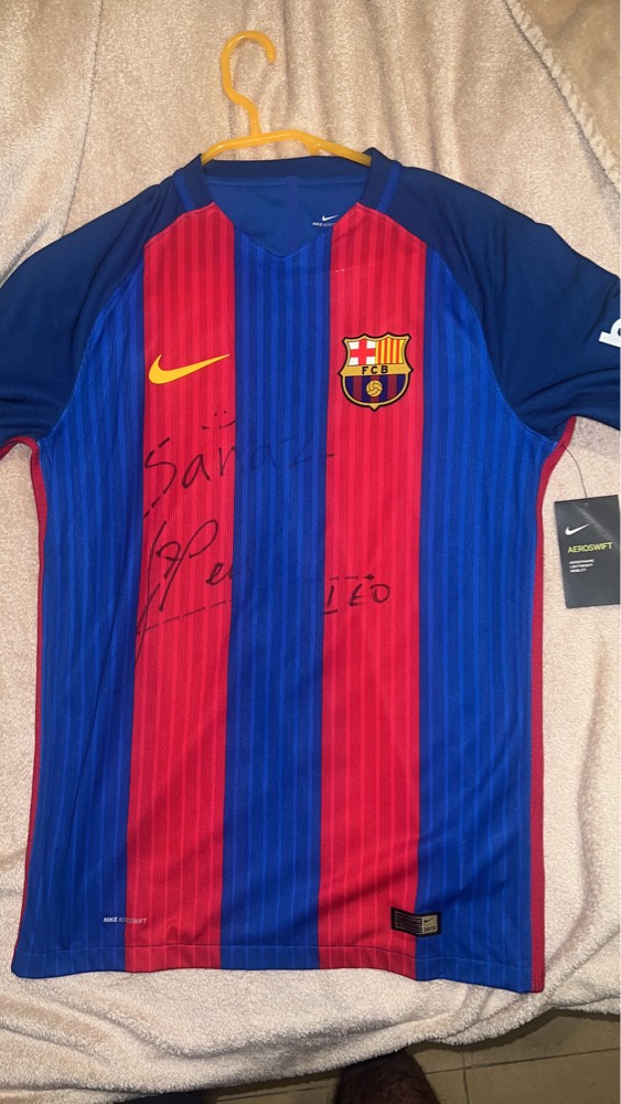 Barcelona shirt signed by messy - 1