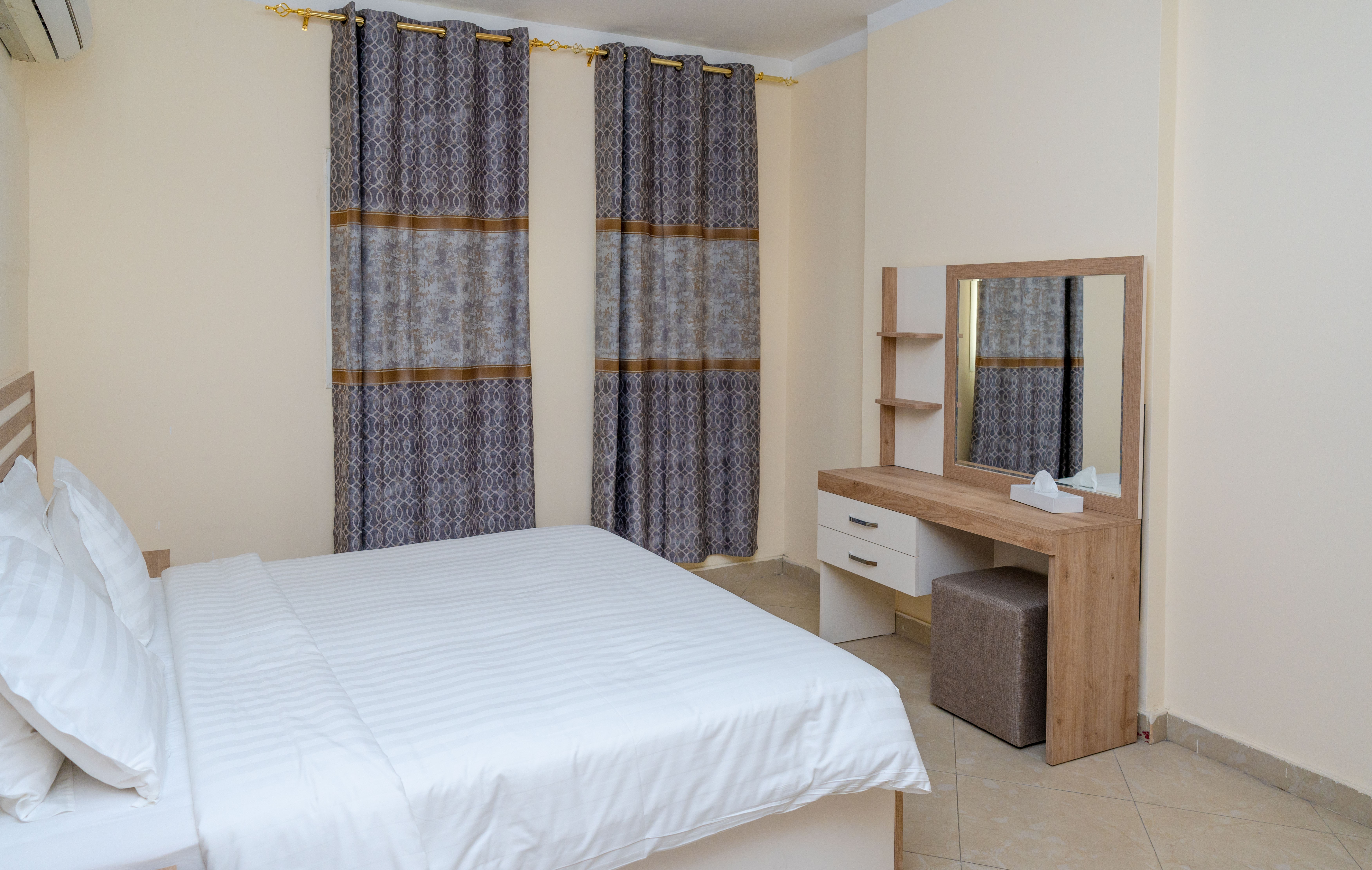 Lovely 2 BR Fully Furnished - 7