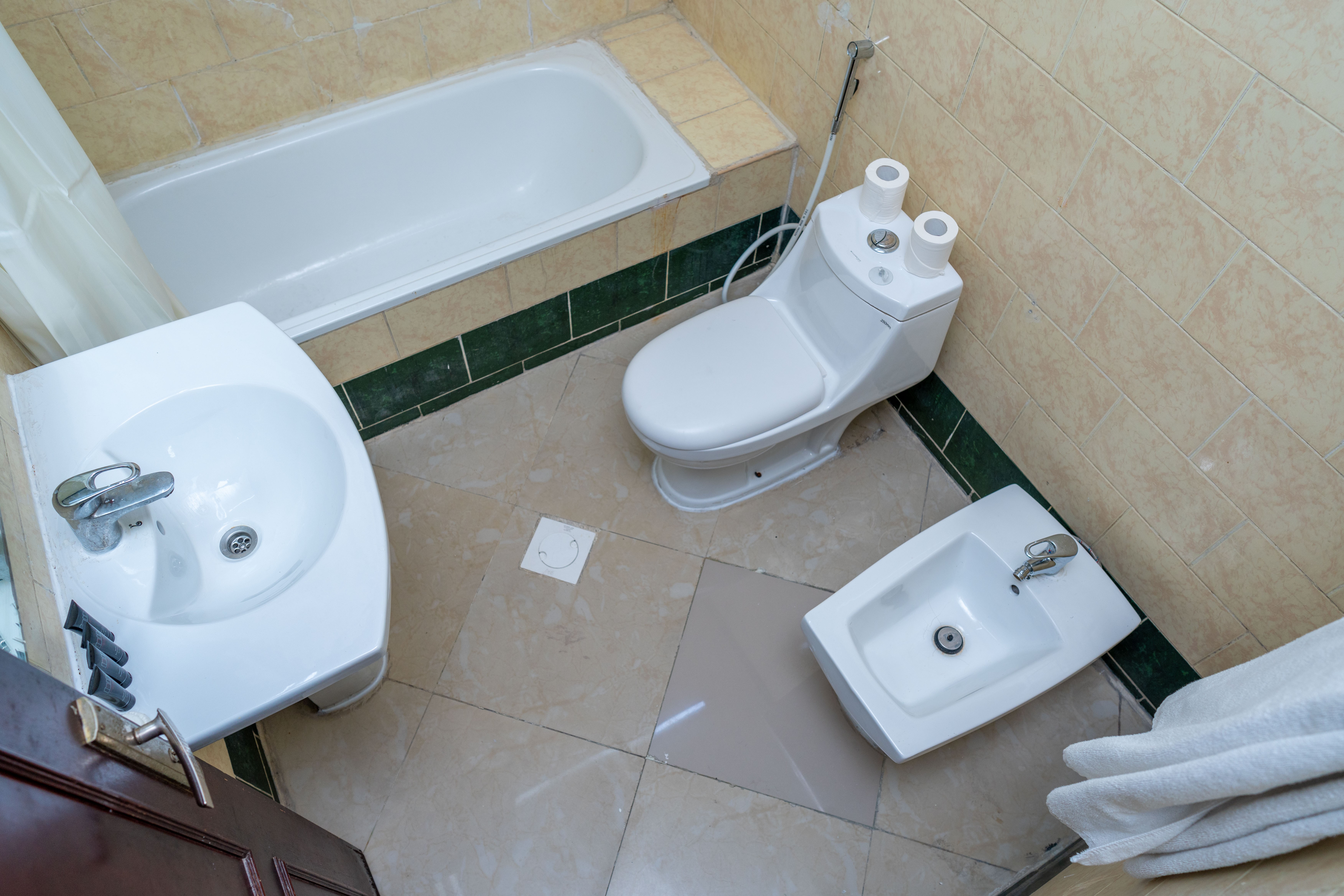 Lovely 2 BR Fully Furnished - 8