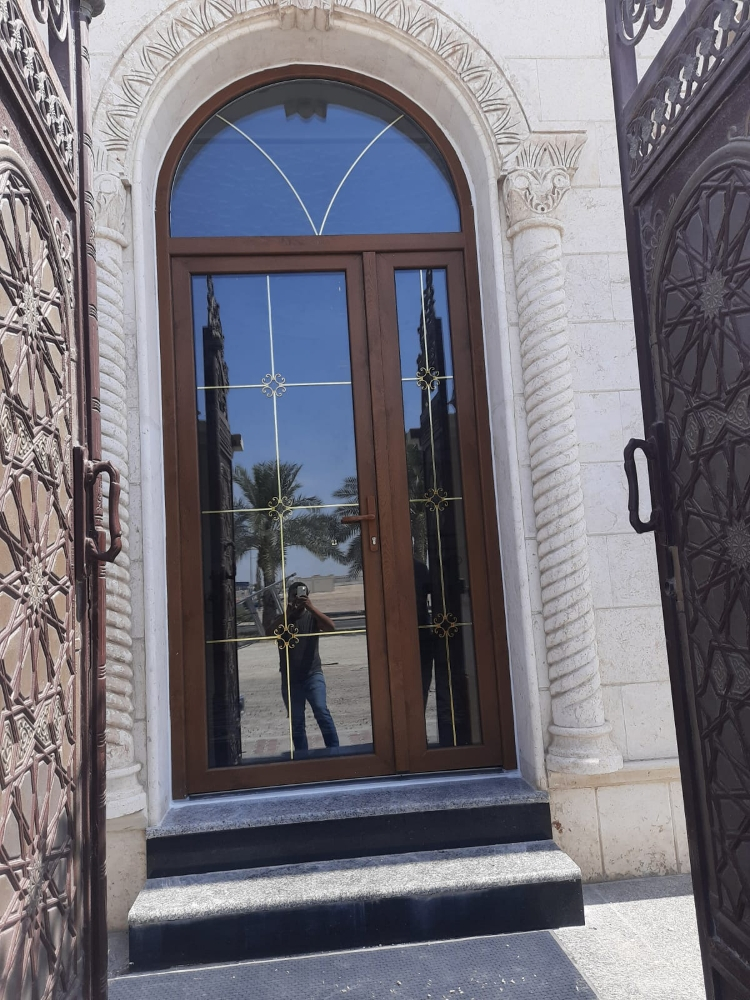 اليوبي في سي و زجاج - 3