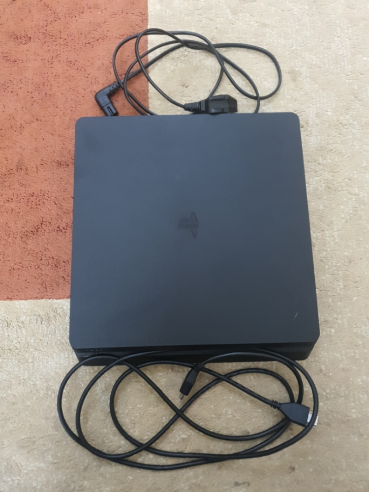 PlayStation 4 - 1