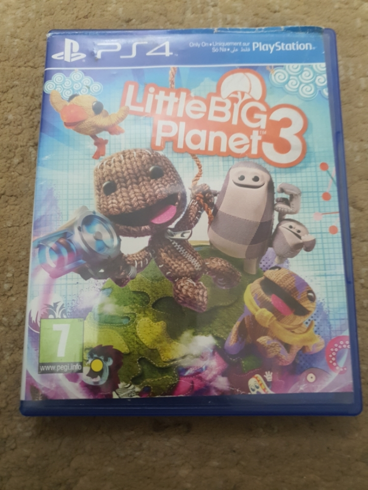 PlayStation 4 - 4