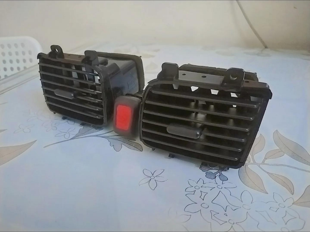 Nissan sunny ac vent - 2