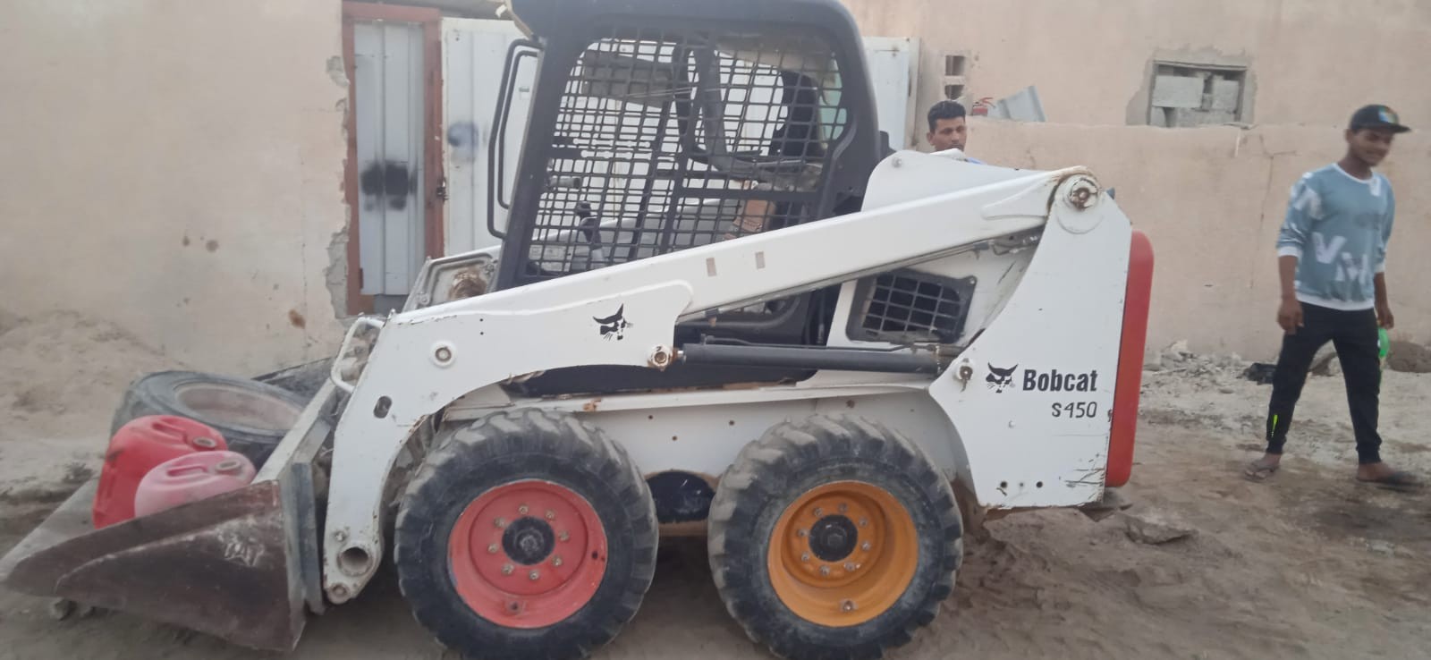 بوبكات للإيجار - 1