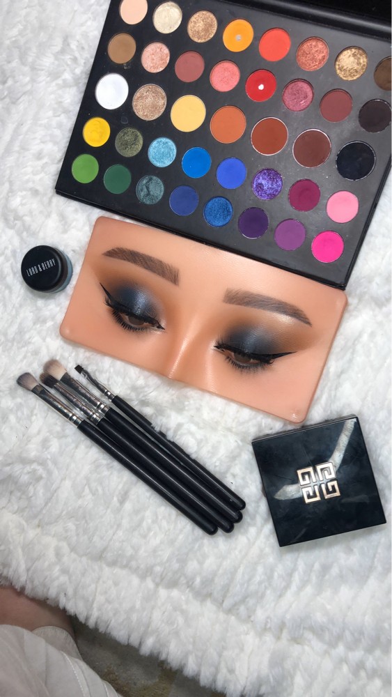Pro makeup artist - 10