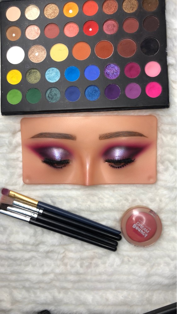 Pro makeup artist - 19