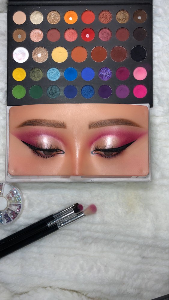 Pro makeup artist - 15