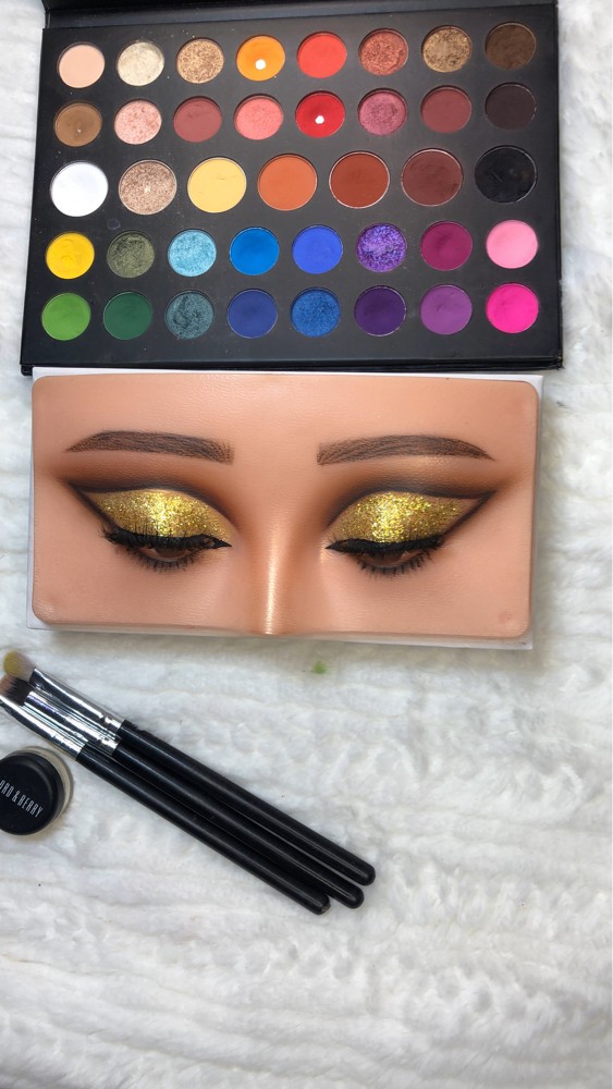Pro makeup artist - 17