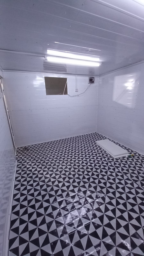 Caravan,Cabin, kitchen & toilet - 11