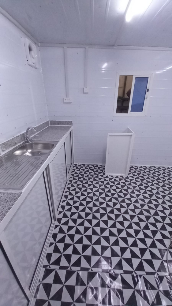 Caravan,Cabin, kitchen & toilet - 10