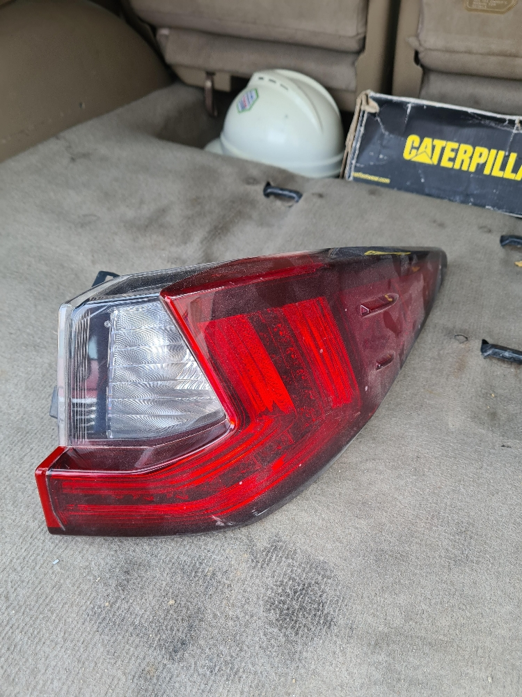 tail light lexus - 1