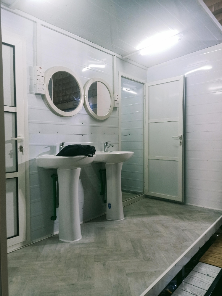 Caravan,Cabin, kitchen & toilet - 10