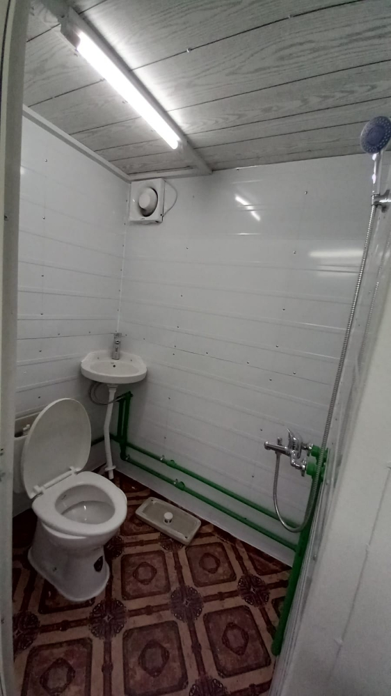 Caravan,Cabin, kitchen & toilet - 10