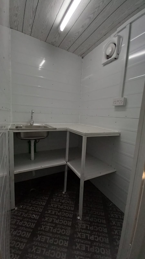Caravan,Cabin, kitchen & toilet - 7
