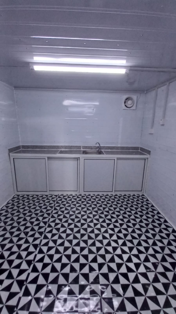 Caravan,Cabin, kitchen & toilet - 13