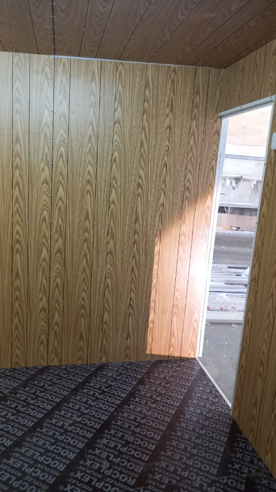 Caravan,Cabin, kitchen & toilet - 9