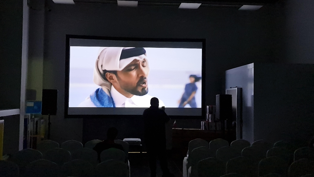 Cinema Projector For rent - 1