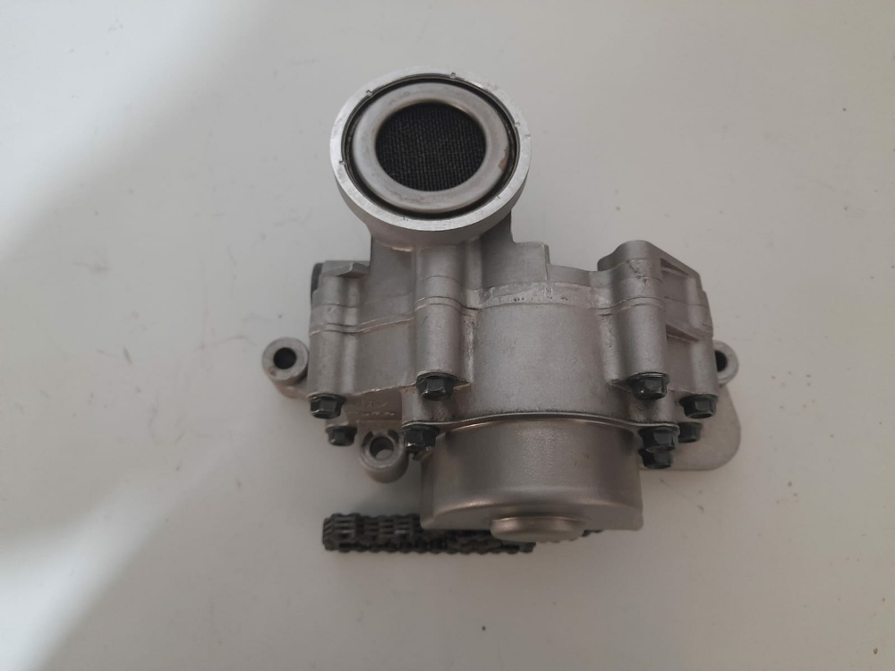 Kia Engine oil pump 298 ryal - 1