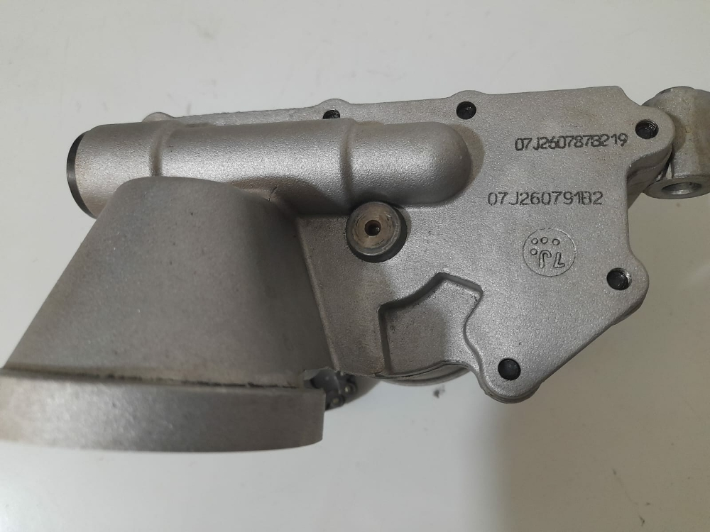 Kia Engine oil pump 298 ryal - 2
