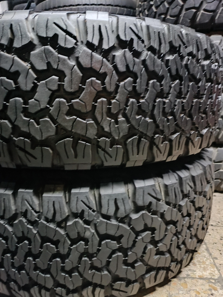 265/70/17" bfgoodrich tyre - 2