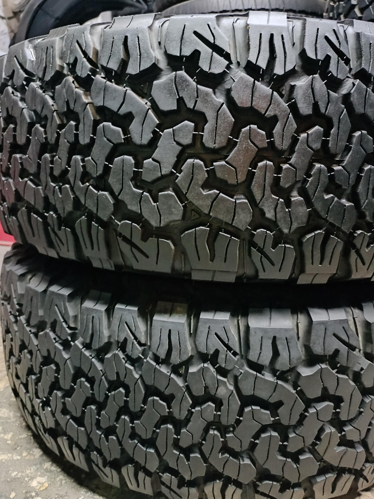 265/70/17" bfgoodrich tyre - 1