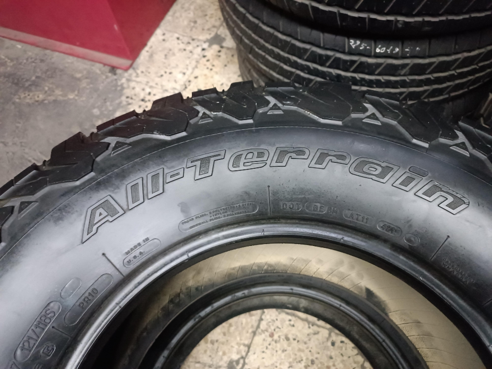 265/70/17" bfgoodrich tyre - 3