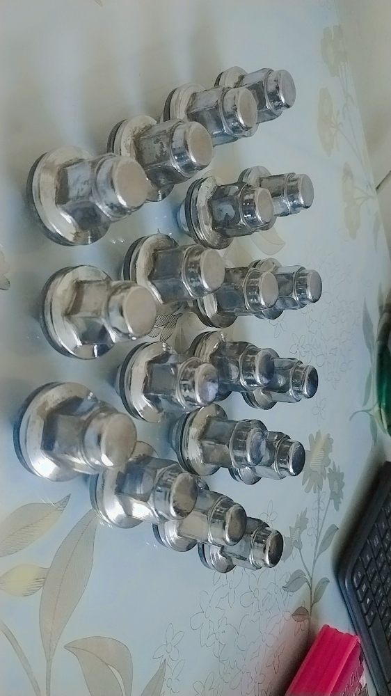 wheel nut land cruiser - 1