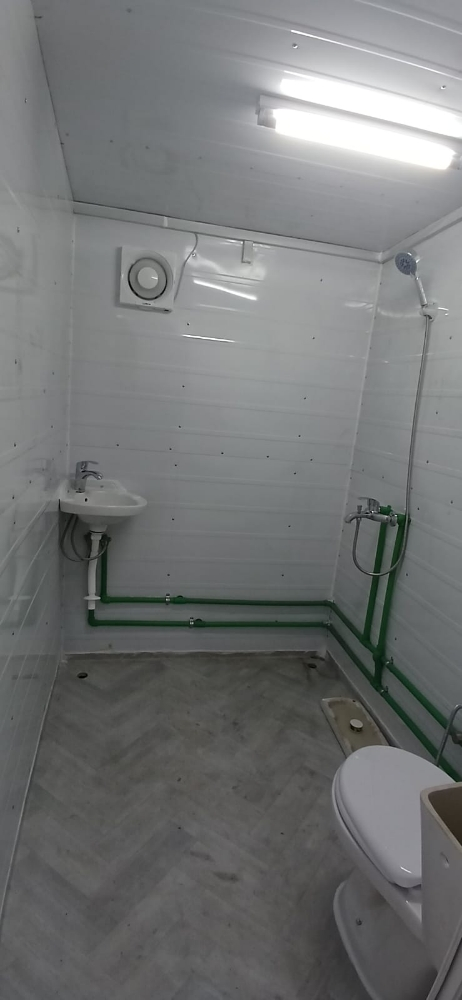 Caravan,Cabin, kitchen & toilet - 2