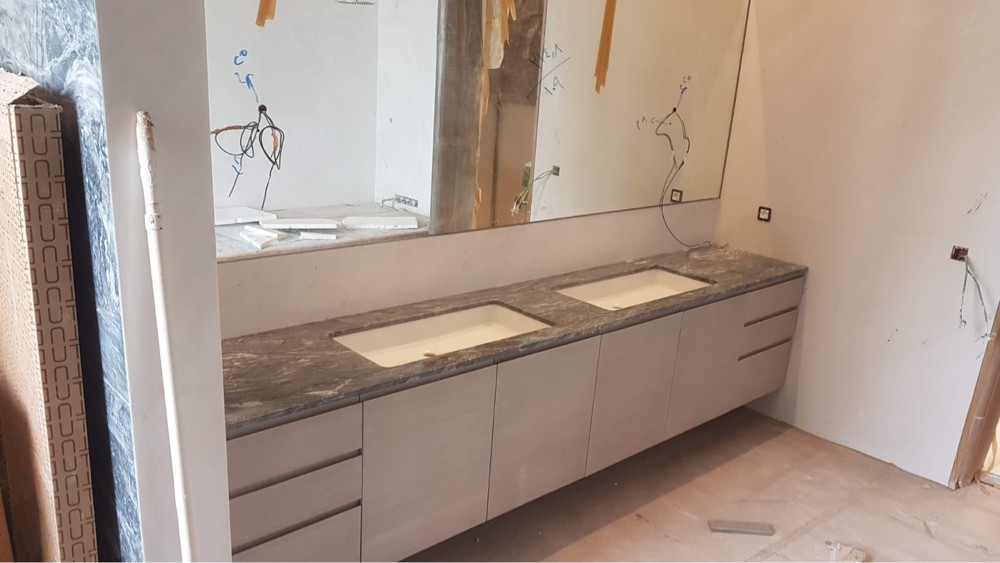 Natural marble and drawers - 9