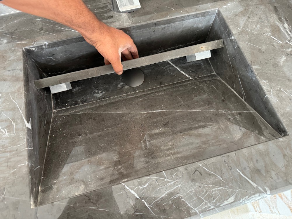 Natural marble and drawers - 6