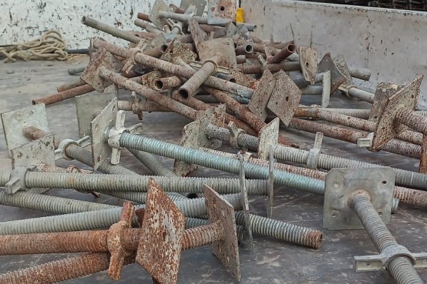 4mm Scaffold Pipe and Base Jack - 5