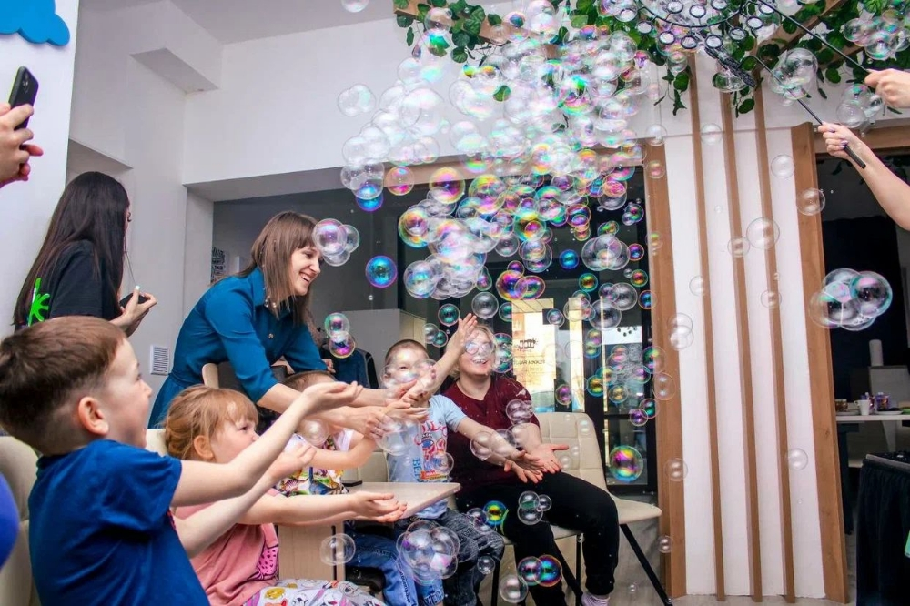 Bubbles show for celebration - 3