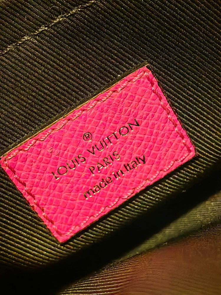 Original Lv Outdoor massanger - 13